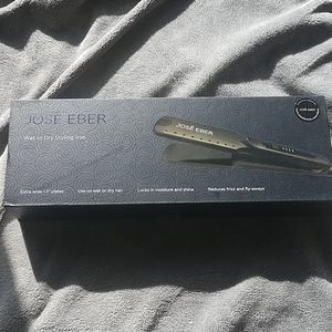 NIB flat iron